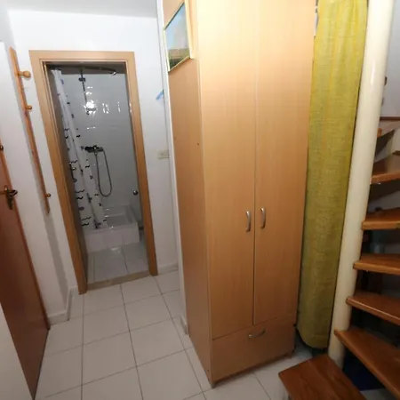 Apartment Near Main Beach *