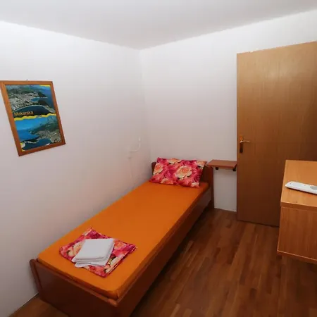Near Main Beach Apartment Makarska