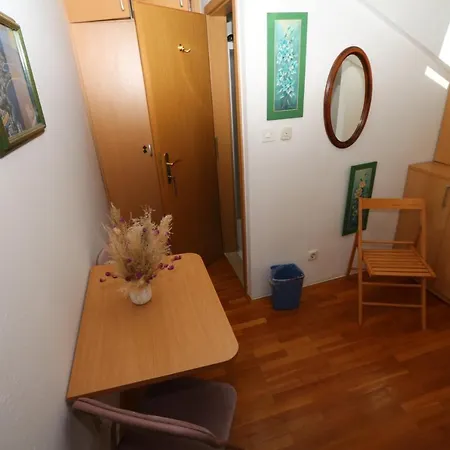 Near Main Beach Apartment Makarska